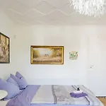 I Vernier, Habitación en casa particular *